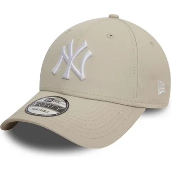 Beige verstellbare Curved Cap mit weißem Logo 9FORTY League Essential der New York Yankees MLB von New Era