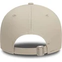 beige-verstellbare-curved-cap-mit-weissem-logo-9forty-league-essential-der-new-york-yankees-mlb-von-new-era