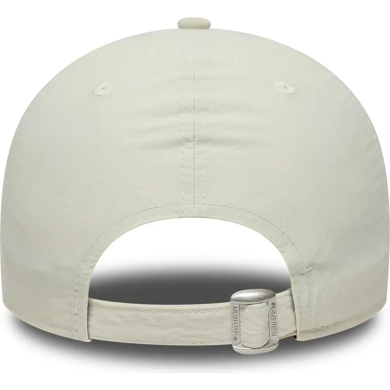 beige-verstellbare-curved-cap-mit-marineblauem-logo-9forty-recycled-der-new-york-yankees-mlb-von-new-era