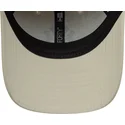 beige-verstellbare-kappe-mit-gebogenem-schirm-und-dunkelblauem-logo-9forty-recycled-der-new-york-yankees-mlb-von-new-era