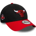 verstellbare-schwarze-und-rote-9forty-side-patch-kappe-der-chicago-bulls-nba-von-new-era