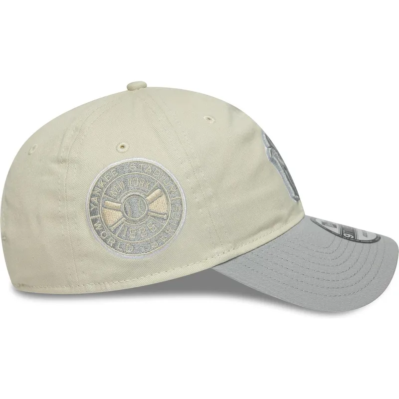 beige-och-gra-justerbar-kurvskarmkeps-for-kvinnor-9twenty-world-series-cooperstown-new-york-yankees-mlb-fran-new-era