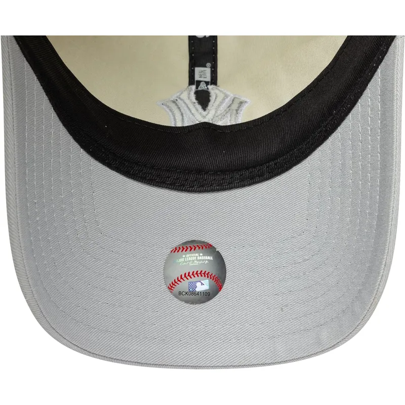 bojd-beige-och-gra-justerbar-keps-for-dam-9twenty-world-series-cooperstown-fran-new-york-yankees-mlb-av-new-era