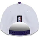 vit-och-lila-bojd-keps-snapback-9forty-m-crown-draft-2025-los-angeles-lakers-nba-fran-new-era