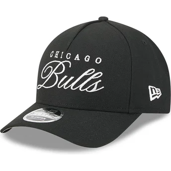Schwarze gebogene Snapback-Kappe 9FORTY M-Crown Draft 2025 der Chicago Bulls NBA von New Era