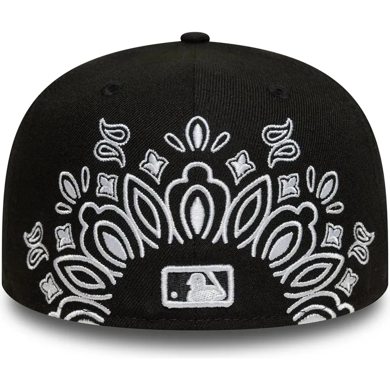 cepice-rovna-cerna-prilehava-59fifty-paisley-new-york-yankees-mlb-new-era