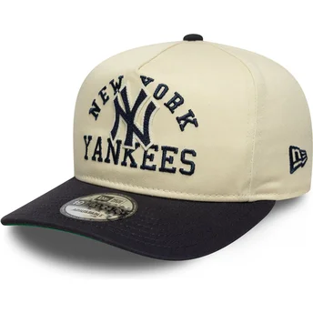 Snapback-Kappe mit gebogenem Schirm in Beige und Marineblau 19TWENTY Heritage der New York Yankees MLB von New Era