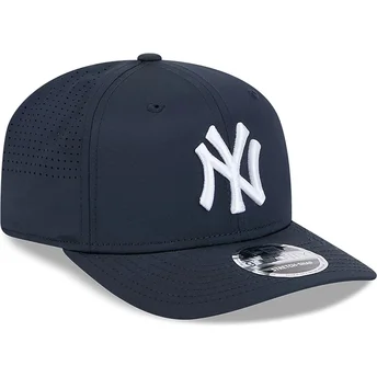 Gorra curva azul marino snapback 9SEVENTY Stretch Snap Perf de New York Yankees MLB de New Era
