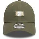 grune-verstellbare-curved-cap-9forty-badge-von-new-era