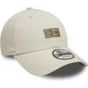 verstellbare-beige-9forty-badge-kappe-von-new-era