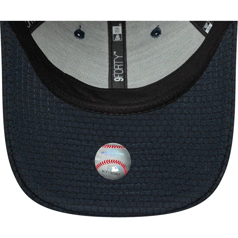 cepice-zaoblena-namornicka-modra-snapback-9forty-flawless-mesh-new-york-yankees-mlb-new-era