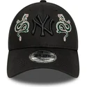 schwarze-verstellbare-curved-cap-mit-schwarzem-logo-9forty-icon-dragon-der-new-york-yankees-mlb-von-new-era