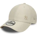 beige-justerbar-bojd-keps-med-beige-logotyp-9forty-tonal-flawless-new-york-yankees-mlb-fran-new-era