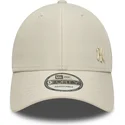 beige-justerbar-bojd-keps-med-beige-logotyp-9forty-tonal-flawless-new-york-yankees-mlb-fran-new-era