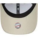 beige-justerbar-bojd-keps-med-beige-logotyp-9forty-tonal-flawless-new-york-yankees-mlb-fran-new-era