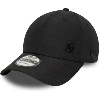 New Era 9FORTY Tonal Flawless verstellbare schwarze Kappe mit gebogenem Schirm und schwarzem New York Yankees MLB Logo