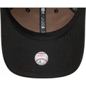 new-era-9forty-tonal-flawless-verstellbare-schwarze-kappe-mit-gebogenem-schirm-und-schwarzem-new-york-yankees-mlb-logo