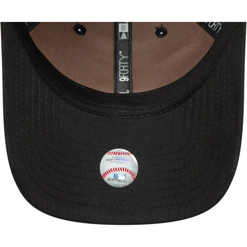 schwarze-verstellbare-curved-cap-mit-schwarzem-logo-9forty-tonal-flawless-der-new-york-yankees-mlb-von-new-era