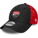 verstellbare-schwarze-und-rote-9forty-kappe-mit-gebogenem-schirm-und-ducati-motor-motogp-logo-von-new-era