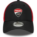 verstellbare-schwarze-und-rote-9forty-kappe-mit-gebogenem-schirm-und-ducati-motor-motogp-logo-von-new-era