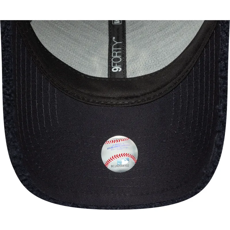 cepice-zaoblena-namornicka-modra-nastavitelny-9forty-borg-new-york-yankees-mlb-new-era