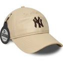 new-era-new-york-yankees-mlb-9twenty-justerbar-beige-bojd-keps-med-brunt-laderlogotyp