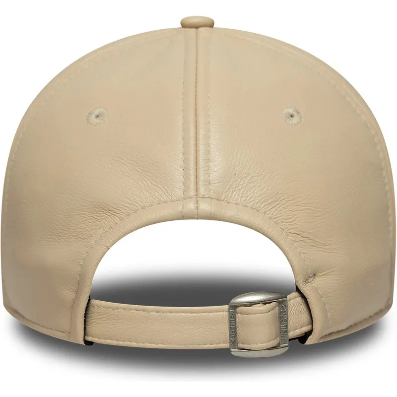 beige-verstellbare-curved-cap-mit-braunem-logo-9twenty-leather-der-new-york-yankees-mlb-von-new-era