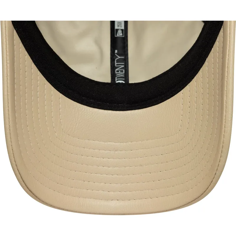 bojd-beige-justerbar-keps-med-brunt-logo-9twenty-leather-fran-new-york-yankees-mlb-av-new-era