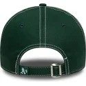 verstellbare-grune-9twenty-kappe-mit-gebogenem-schirm-und-kontrastierenden-nahten-von-oakland-athletics-mlb-von-new-era