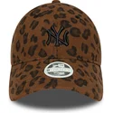 verstellbare-damen-kappe-mit-gebogenem-schirm-im-leopardenmuster-9forty-leopard-cord-von-new-york-yankees-mlb-von-new-era
