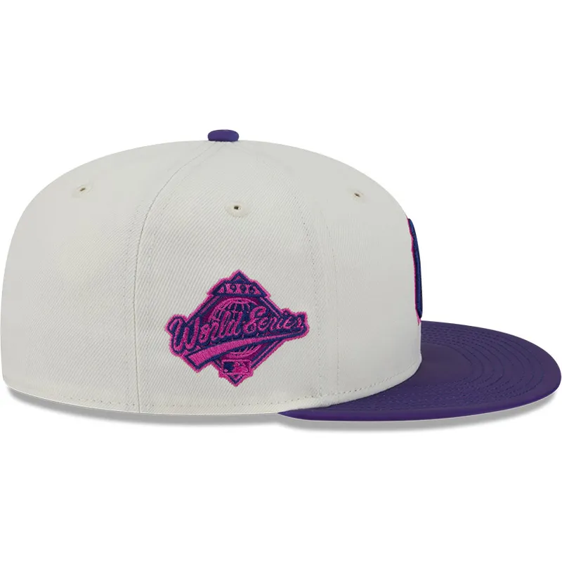 gorra-plana-beige-y-violeta-ajustada-59fifty-clr-dvlp-de-new-york-yankees-mlb-de-new-era