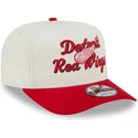 beige-und-rote-gebogene-kappe-snapback-9fifty-a-frame-chainstitch-von-detroit-red-wings-nhl-von-new-era