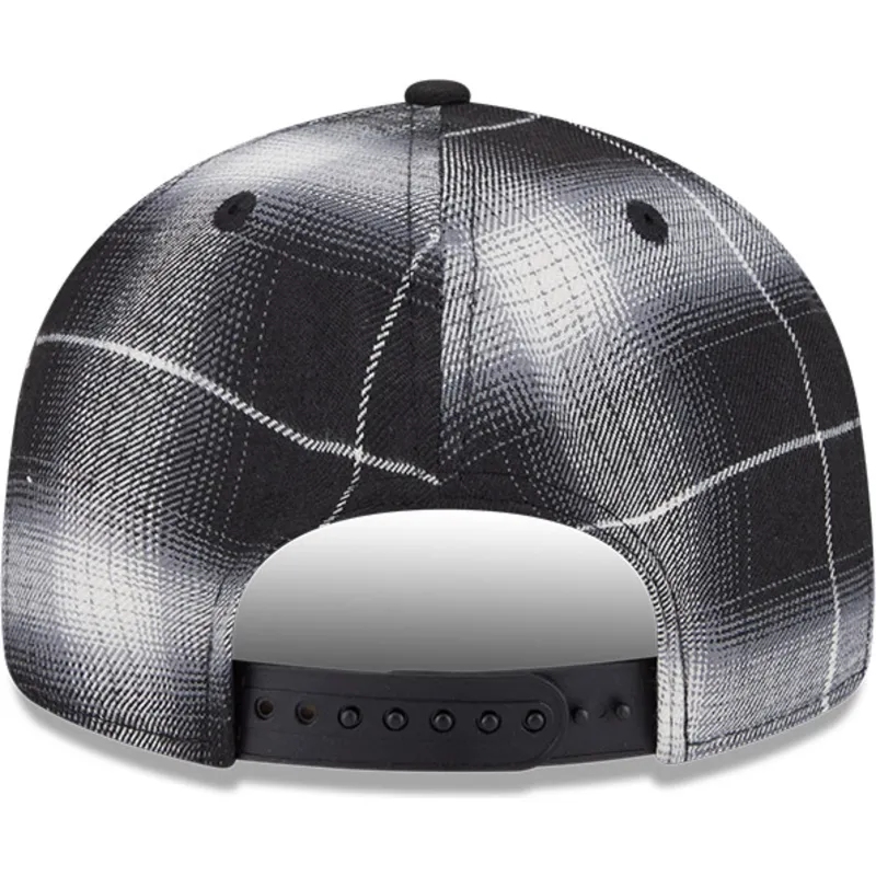 gorra-plana-negra-snapback-9fifty-retro-crown-plaid-de-boston-red-sox-mlb-de-new-era