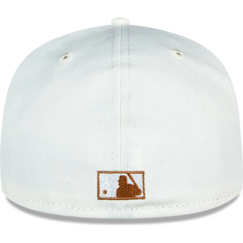 cepice-rovna-hneda-prilehava-59fifty-chrome-toast-side-patch-new-york-yankees-mlb-new-era