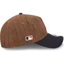 gorra-curva-marron-y-azul-marino-ajustable-9twenty-a-frame-wool-pinstripe-de-atlanta-braves-mlb-de-new-era