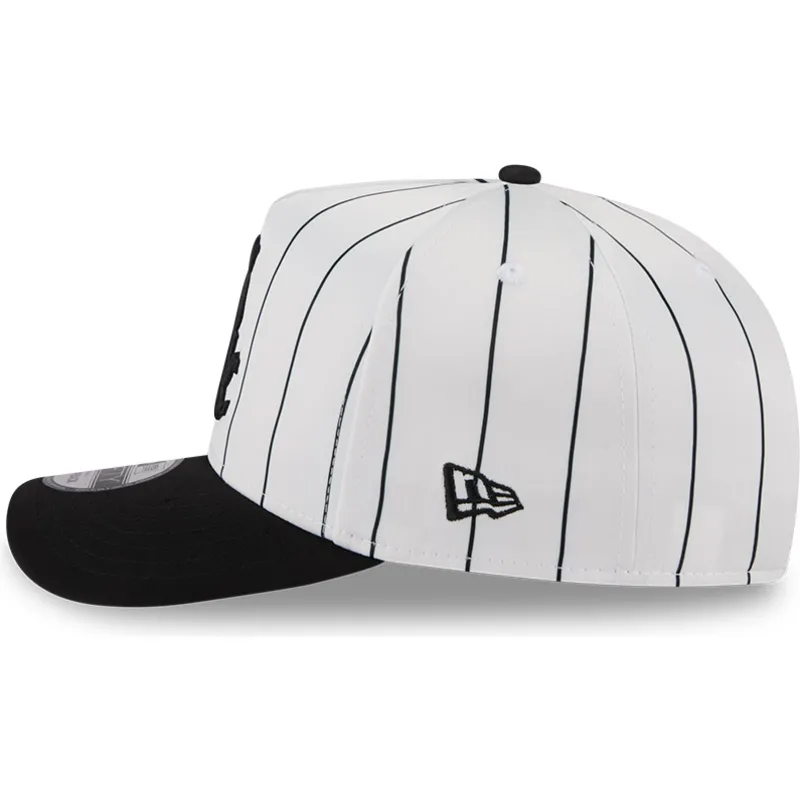 weisse-und-schwarze-gebogene-snapback-kappe-9fifty-a-frame-satin-pinstripe-der-chicago-white-sox-mlb-von-new-era
