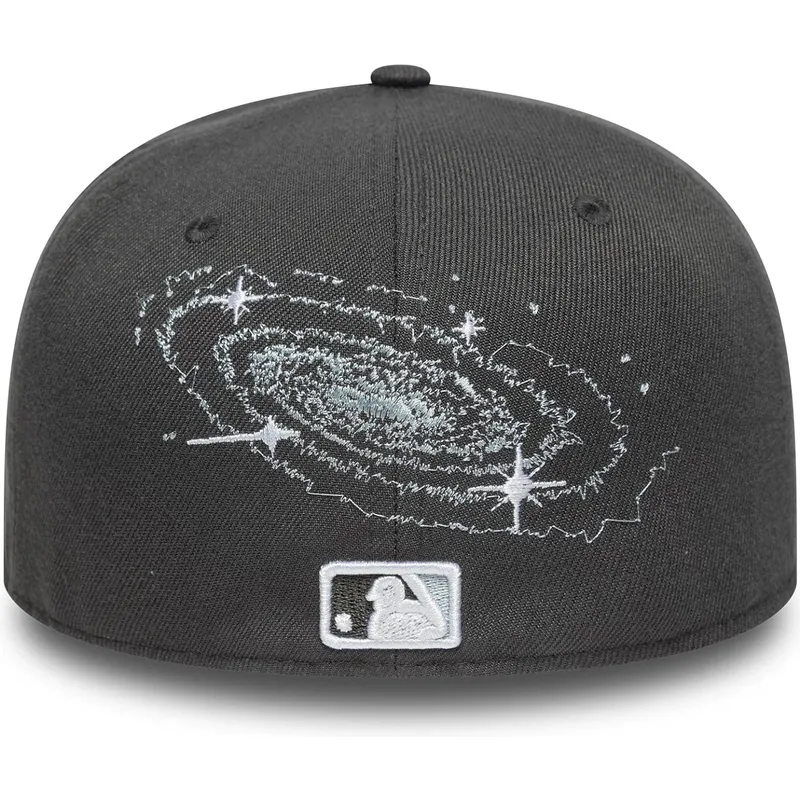 gorra-curva-gris-ajustada-59fifty-planet-icon-de-new-york-yankees-mlb-de-new-era