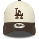 beige-und-braune-verstellbare-curved-cap-9forty-side-patch-der-los-angeles-dodgers-mlb-von-new-era