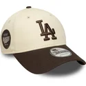 beige-und-braune-verstellbare-curved-cap-9forty-side-patch-der-los-angeles-dodgers-mlb-von-new-era