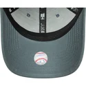 graue-verstellbare-curved-cap-mit-grauem-logo-9forty-league-essential-der-new-york-yankees-mlb-von-new-era