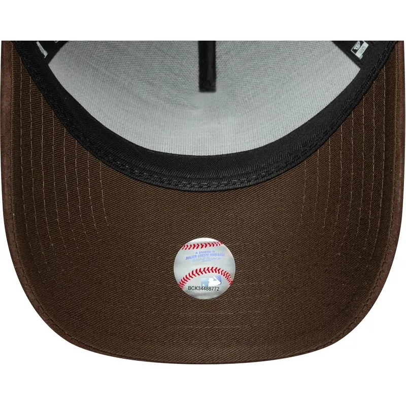 gron-och-brun-bojd-snapback-keps-9forty-e-frame-suede-visor-los-angeles-dodgers-mlb-fran-new-era