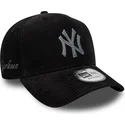 svart-bojd-justerbar-keps-9forty-e-frame-cord-fran-new-york-yankees-mlb-av-new-era