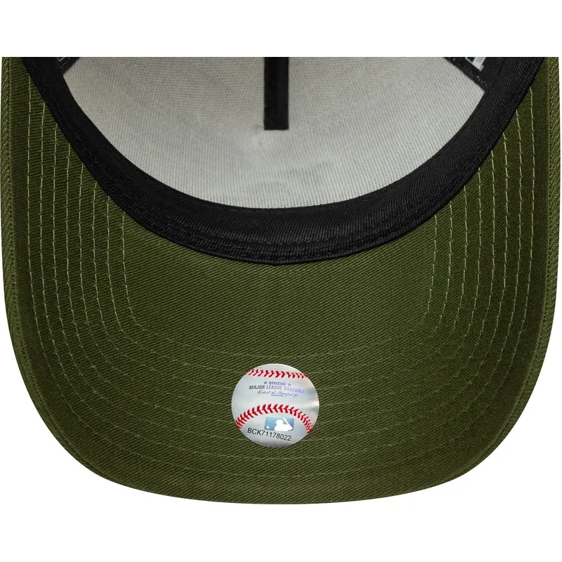 gorra-curva-beige-y-verde-snapback-9forty-e-frame-world-series-patch-de-los-angeles-dodgers-mlb-de-new-era