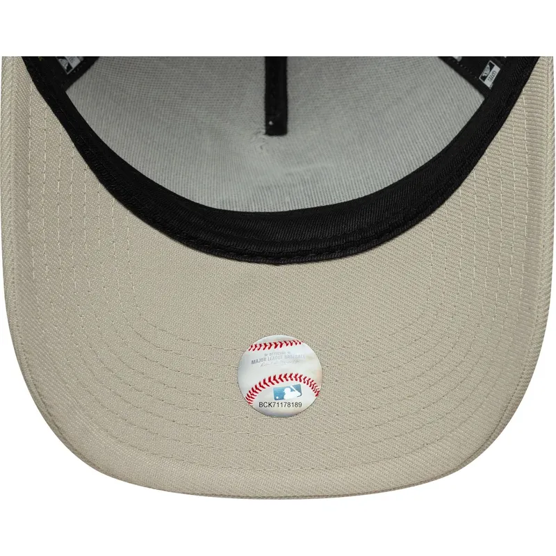 beige-bojd-skarm-snapback-keps-med-beige-logotyp-9forty-e-frame-tonal-icon-av-los-angeles-dodgers-mlb-fran-new-era