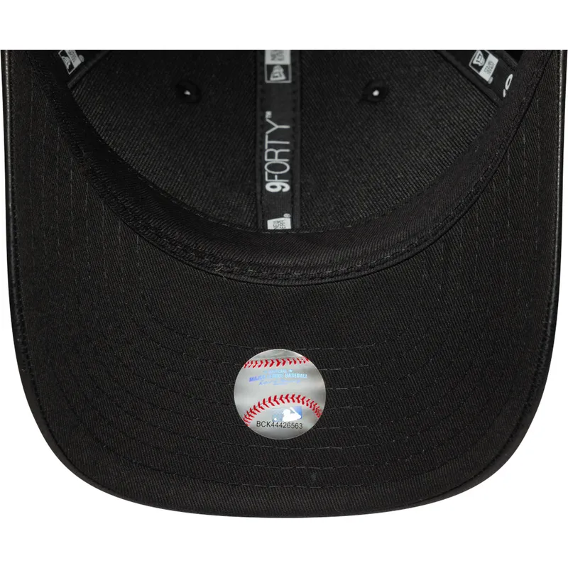 cap-zaoblena-black-snapback-9forty-m-crown-pu-new-york-yankees-mlb-new-era