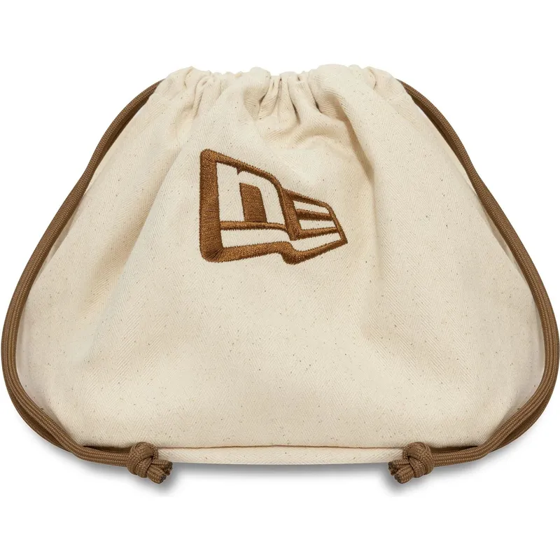 svart-bojd-justerbar-keps-9forty-m-crown-img-leather-fran-new-york-yankees-mlb-av-new-era