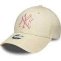 bojd-beige-justerbar-keps-for-dam-med-rosa-logotyp-9forty-league-essential-fran-new-york-yankees-mlb-av-new-era