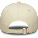 beige-justerbar-bojd-keps-for-kvinnor-med-rosa-logotyp-9forty-league-essential-new-york-yankees-mlb-fran-new-era