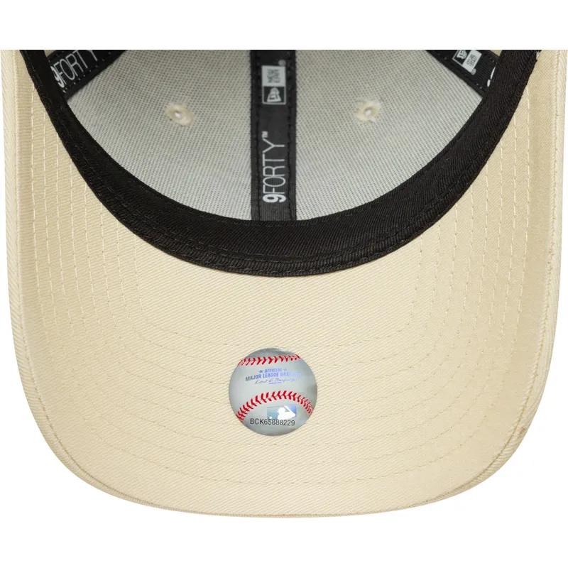 cepice-zaoblena-bezova-nastavitelny-rosa-9forty-league-essential-new-york-yankees-mlb-new-era