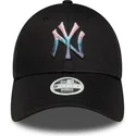 new-era-9forty-verstellbare-schwarze-damenkappe-mit-gebogenem-schirm-und-metallic-logo-der-new-york-yankees-mlb
